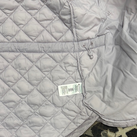 Athleta Whisper Featherless Puffer Vest in lilac - M - Picture 7 of 7